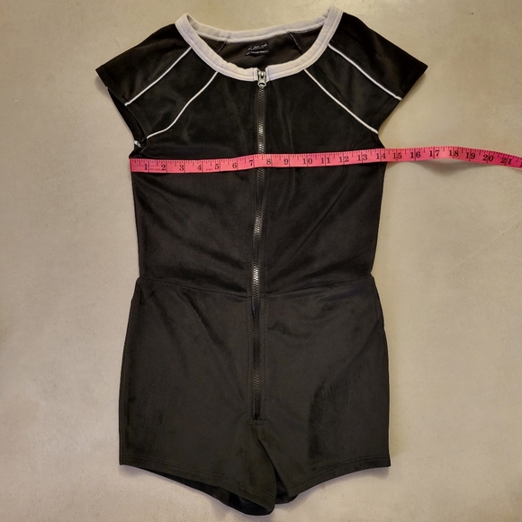 Out from Under Rockie Velour Zip front romper XS - Picture 6 of 14